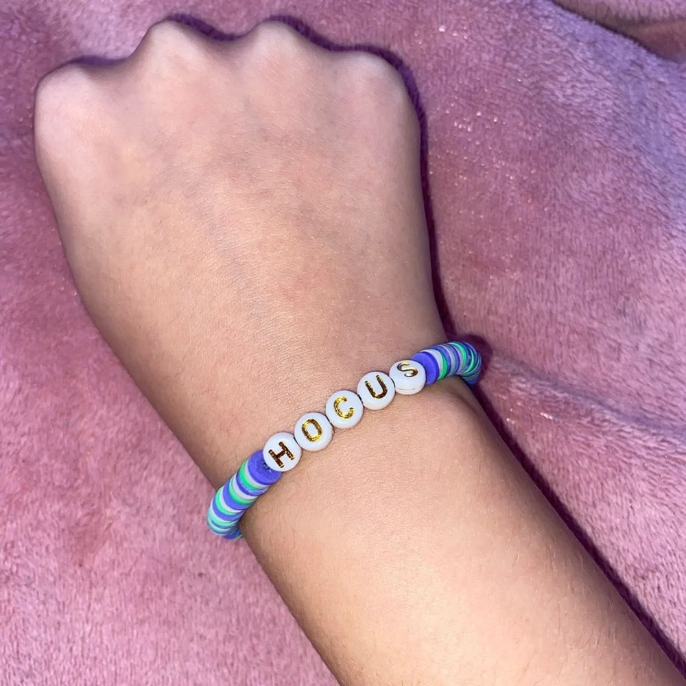 3 for 12$ 🌸 Hocus Pocus themed bracelet stack - Picture 9 of 9